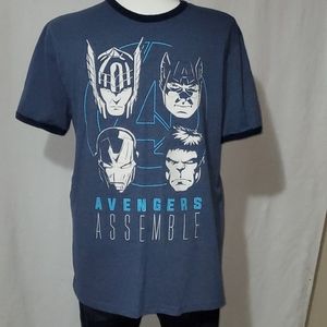 Mens XL Marvel Avengers tshirt